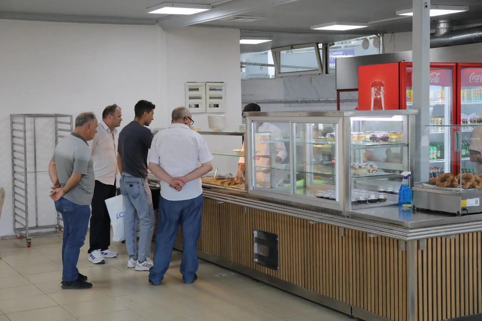 EDİRNE OTOGARI’NDA DÖNÜŞÜM SÜRÜYOR: TERMİNAL LOKANTASI HİZMETE AÇILDI galeri görseli